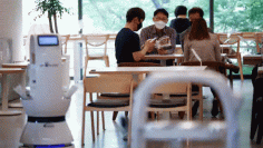 kafene-nae-robot-servityor-da-osiguri-928