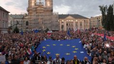 180704100753-02-poland-judicial-reform-0703-warsaw-demo-super-tease