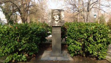 паметник