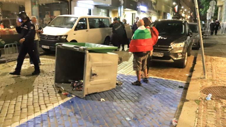 87a8036eb8d64665f028fbe53659f79a