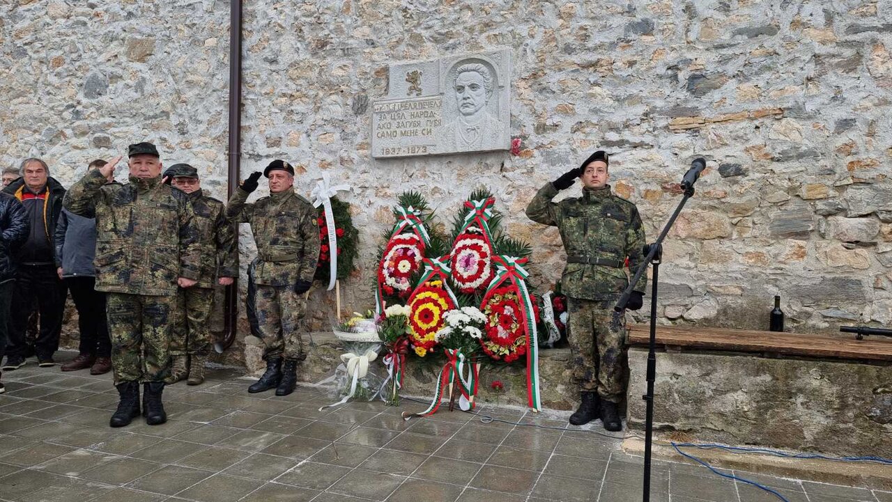 1642a645-ef4d-4403-b007-dbe468370e8d