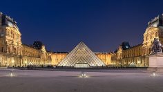 800px-Louvre_Museum_Wikimedia_Commons