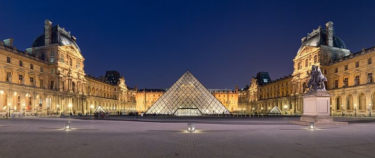 800px-Louvre_Museum_Wikimedia_Commons