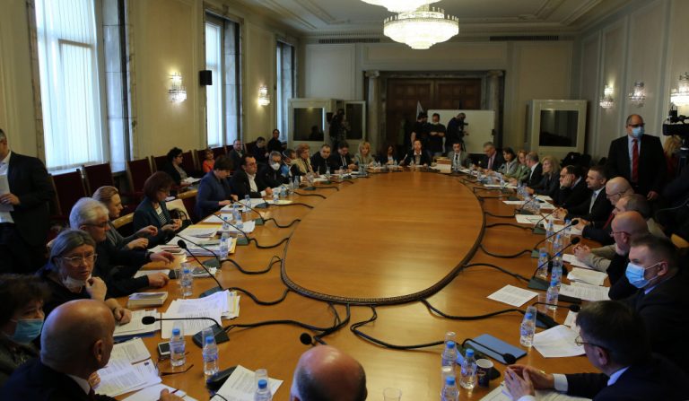 7d21f52bda5b402b95e73ecd3ef7e357