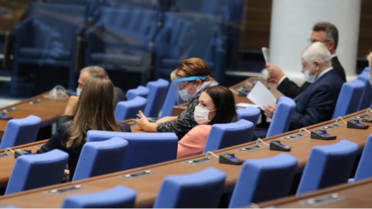 76a23e76a61c691e011aea829c45a431